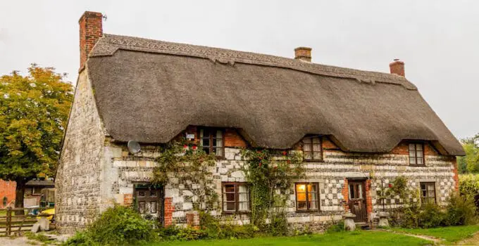 Are Thatched Roofs Heavy?