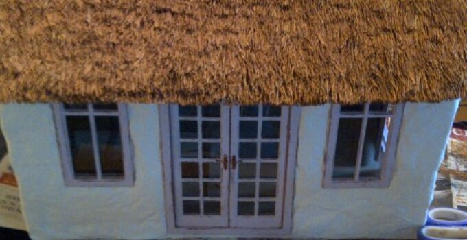 What Colour is a Thatched Roof?