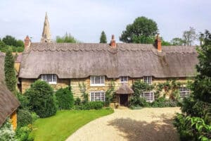 How Do Houses with Thatched Roofs Keep Cool in Summer?