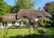 Are All Thatched Cottages Listed?
