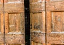 How to Treat Woodworm in A Door 