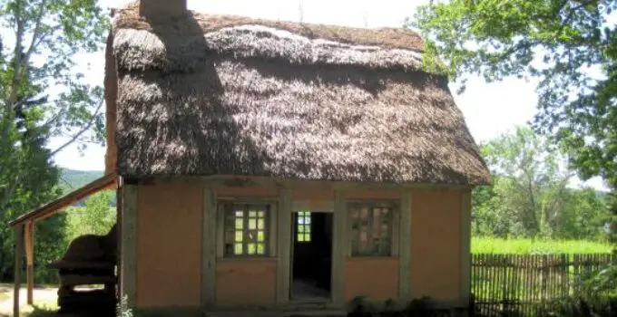 Can You Have a Thatched Roof in Canada?